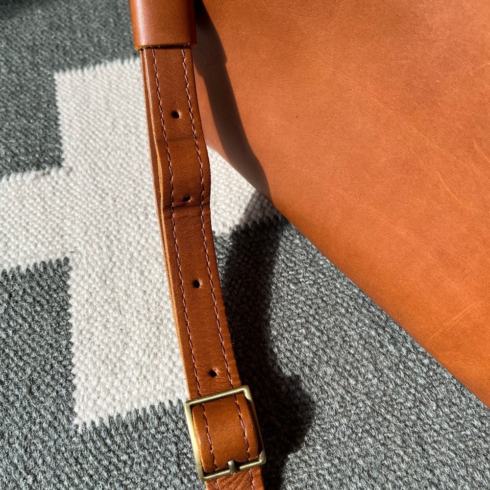 Portland Leather Goods PLG Butterfly Bucket Bag - Picture 5 of 9